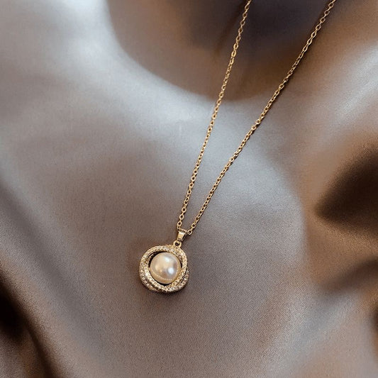 Faux Pearl Pendent Necklace